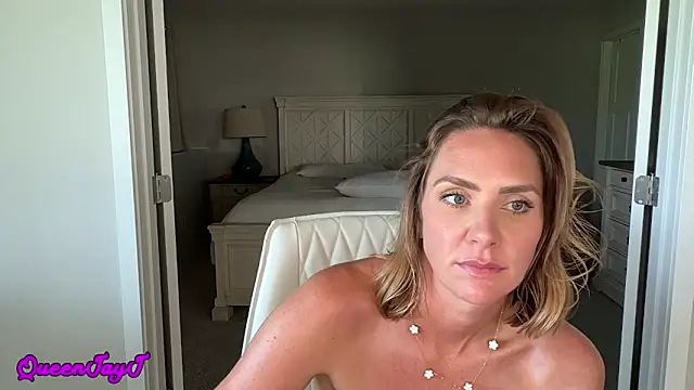 Queenjayj live