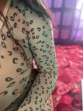 Zaarahott live
