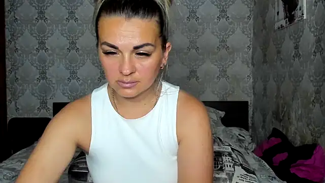 NicoletMoore live