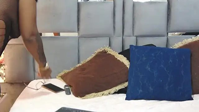 IvyEllis1 live