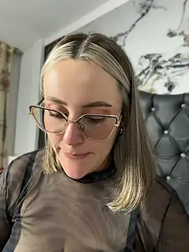 CurvyLust_x live