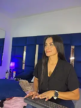 velvetlunaa_ live