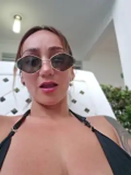 Nina_velvet01 live