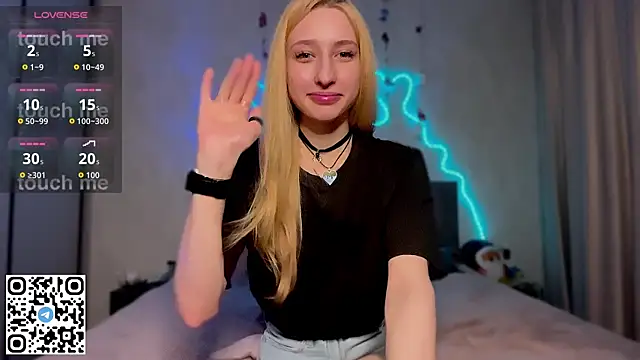 Emma_Willson live