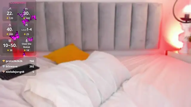 Tina_curly live
