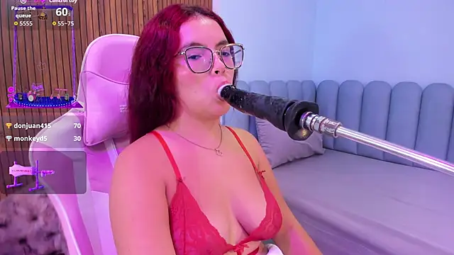 Maddy_red_ live
