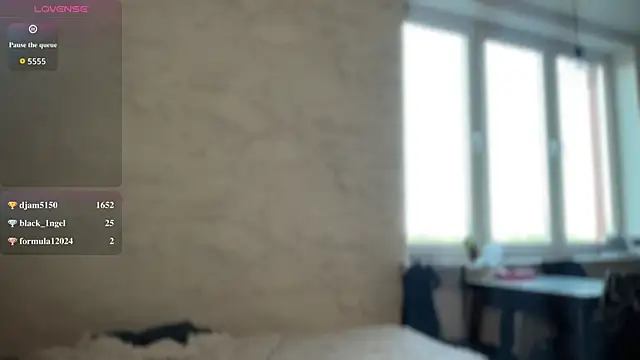 molly_crtr live
