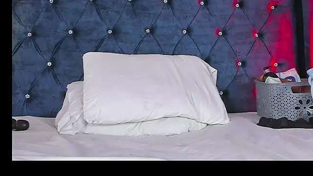 Issa_Clark01 live