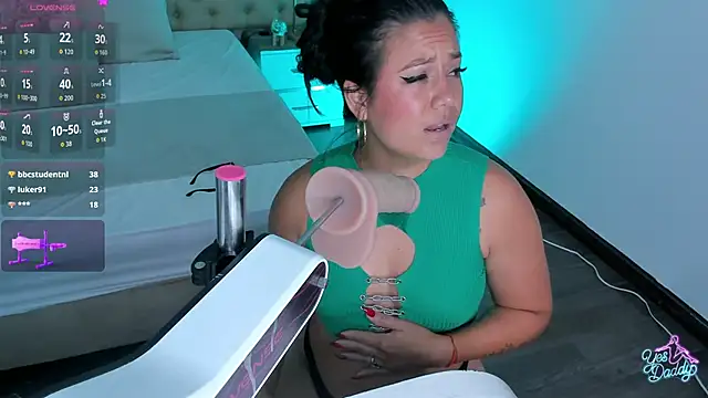 LeilaHiuston live