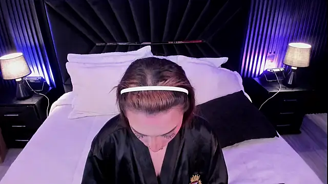 MiiaaMoonroee live