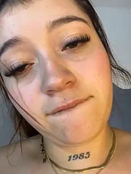 Karina_Leon live