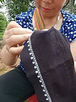 tuyet-nhi live