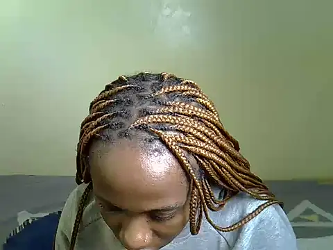 Pearl_petite live