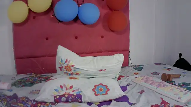 Mia_Suarez7 live