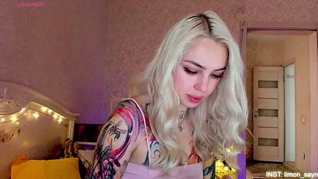 LillyMoure_ live