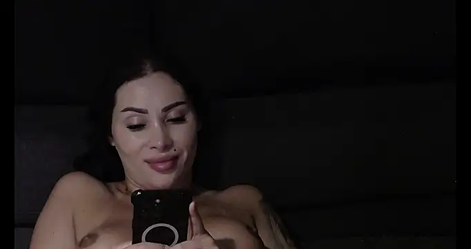 EvaRozee live