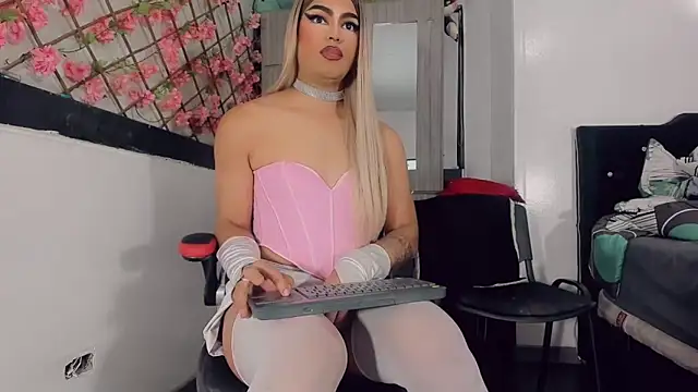 thiara_veky live