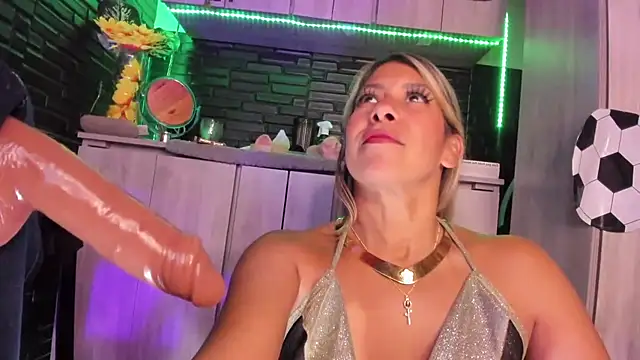 LaureenHills live