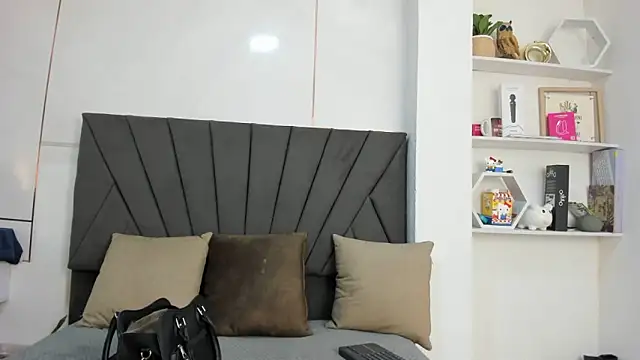 LesliePetit live
