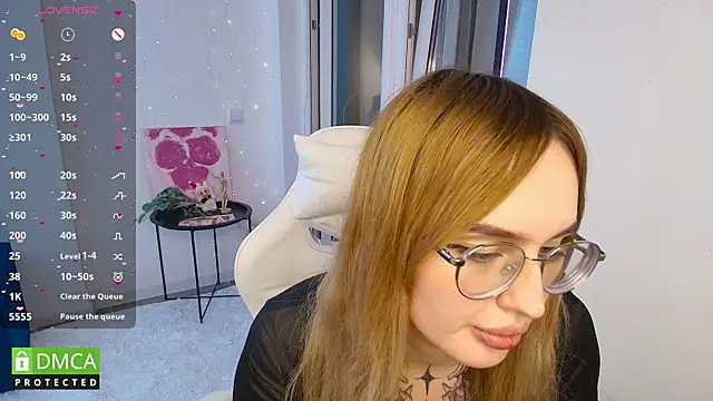 AdeLuna live