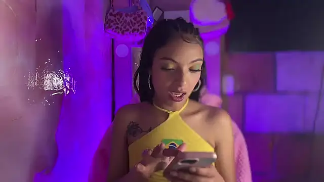 Skye_Moore live