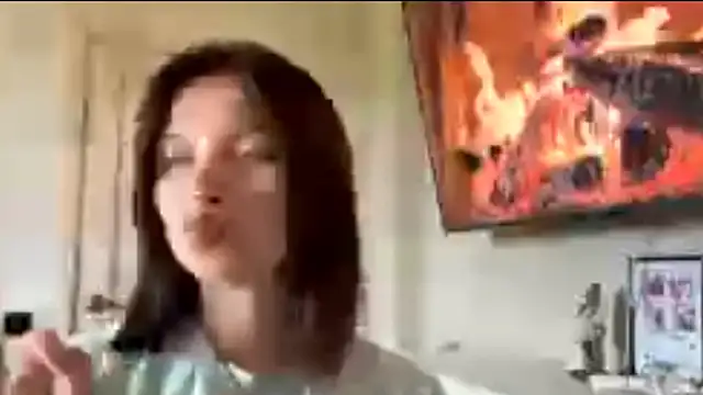 Karolinefrog live