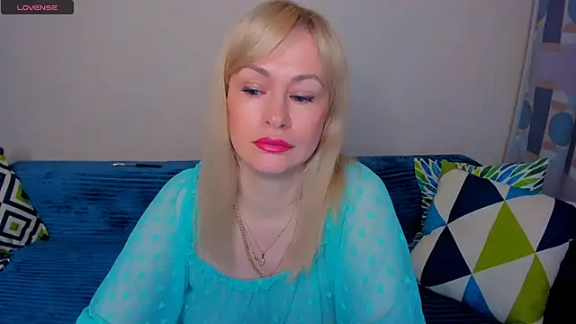EllenMoore live