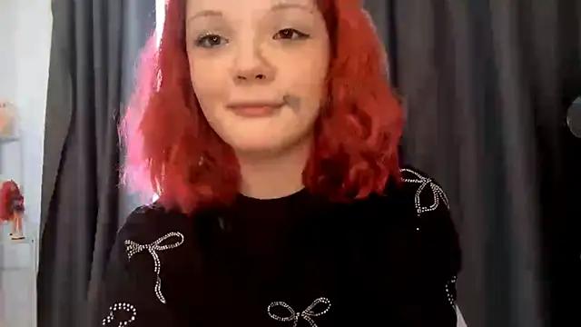 SmilingCutie live