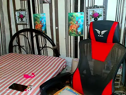 UnCut_Cock_Ts live