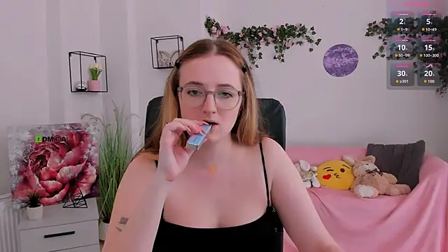 liana_kisses live