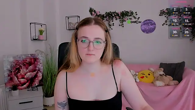 liana_kisses live
