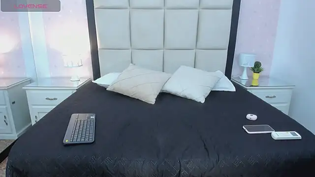 TreisyVixen live