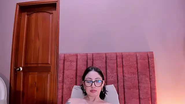 Emilywatsonn live