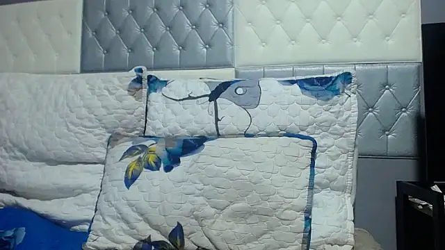 SEXYBUSTYEBONYXX live