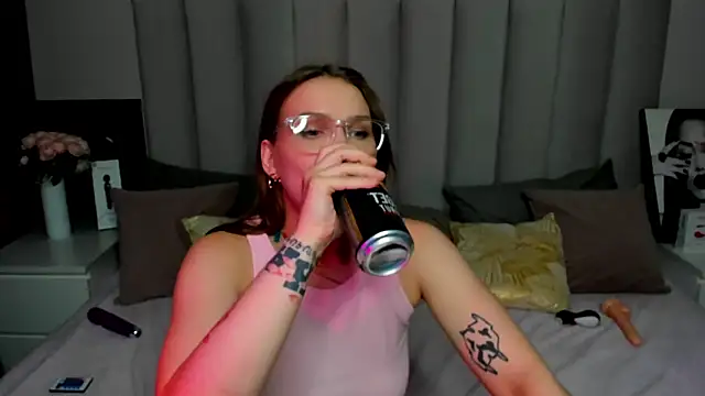 KattyWests live