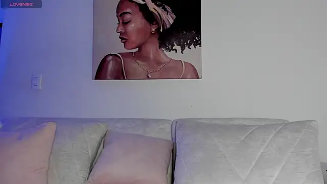 HollyEvanz live