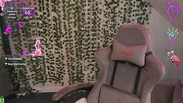 Jooyce_Howward live