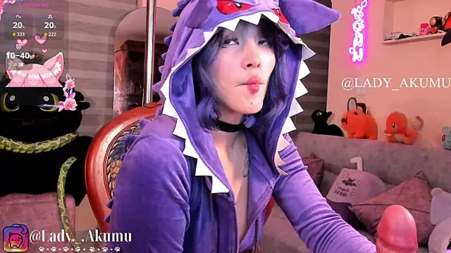 LadyAkumu live