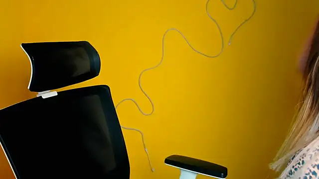 Tiffani_Angel live