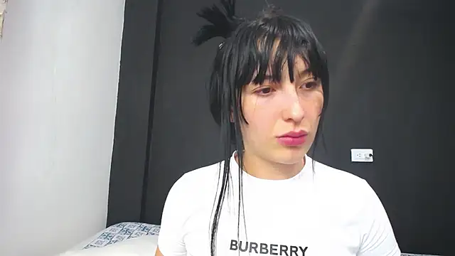 Leea_Rose live