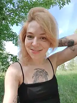 Emma_risky live