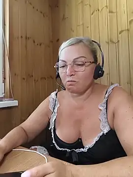 White-Chocolatte live