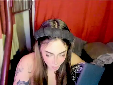ArianaLore live