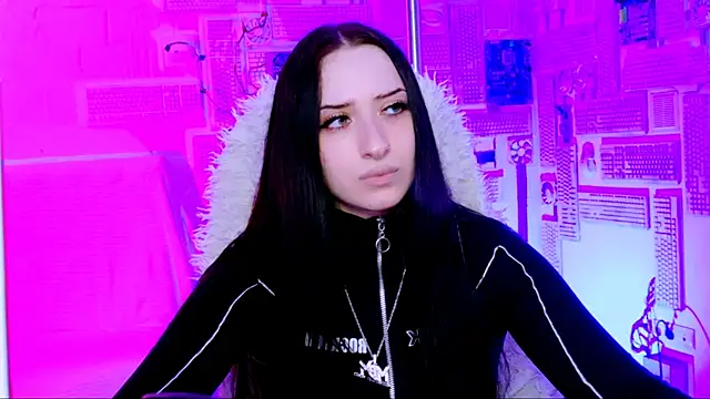 MonicaLowes live