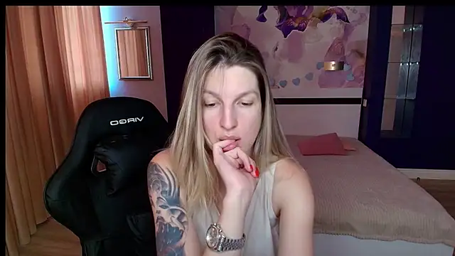 EmilyWalkeri live