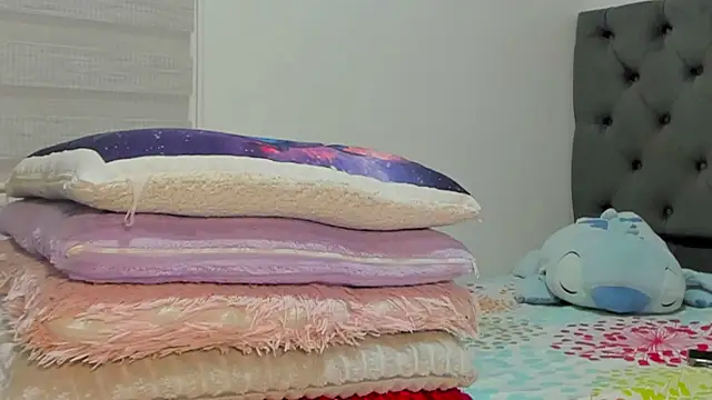 Elizabeth_18_ live