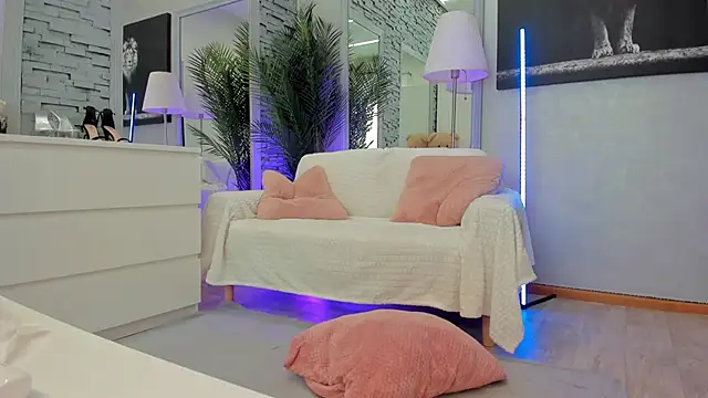 Reina_Cummings live