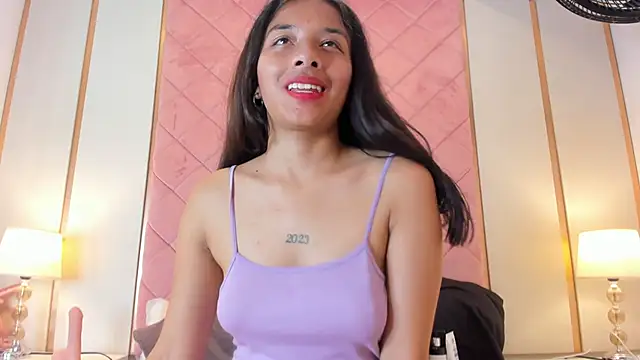 Alexa_Jonees live