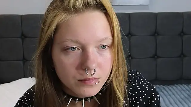 LauraLowe live
