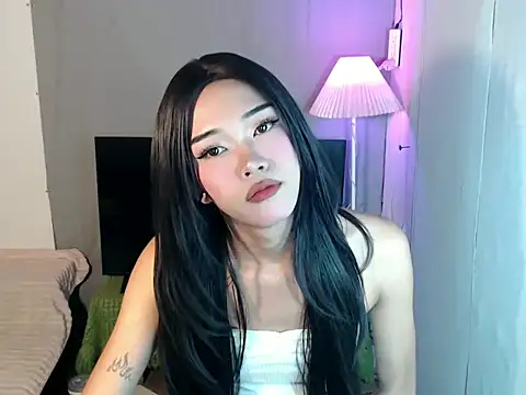 holyakiesha live